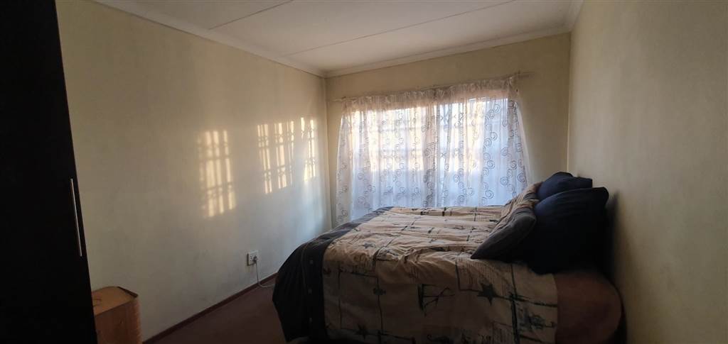 3 Bed House in Highveld Park photo number 15