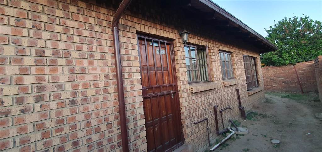 3 Bed House in Highveld Park photo number 4