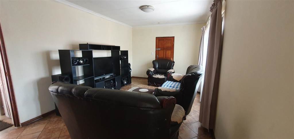 3 Bed House in Highveld Park photo number 5
