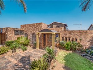 4 Bed House in Bosmont