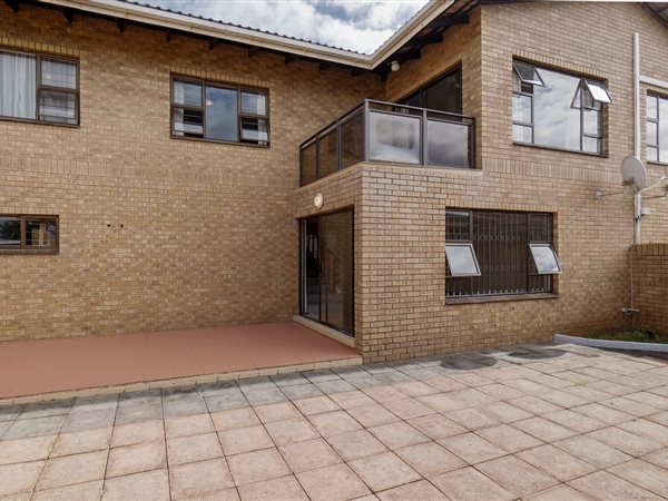 3 Bedroom Townhouse 3 Bedroom Townhouse