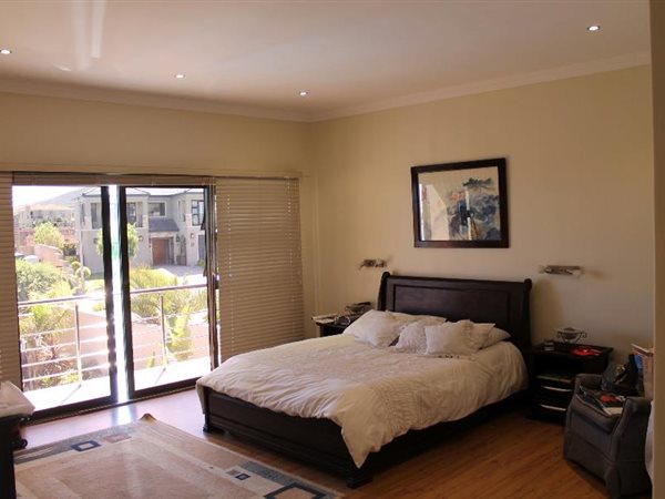 4 Bed House in Plattekloof photo number 12