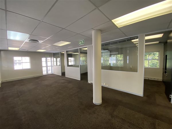 147  m² Commercial space in Steenberg