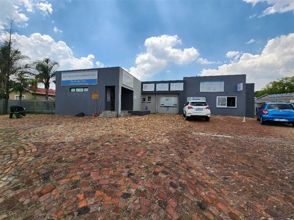 1000  m² Commercial space in Brackendowns