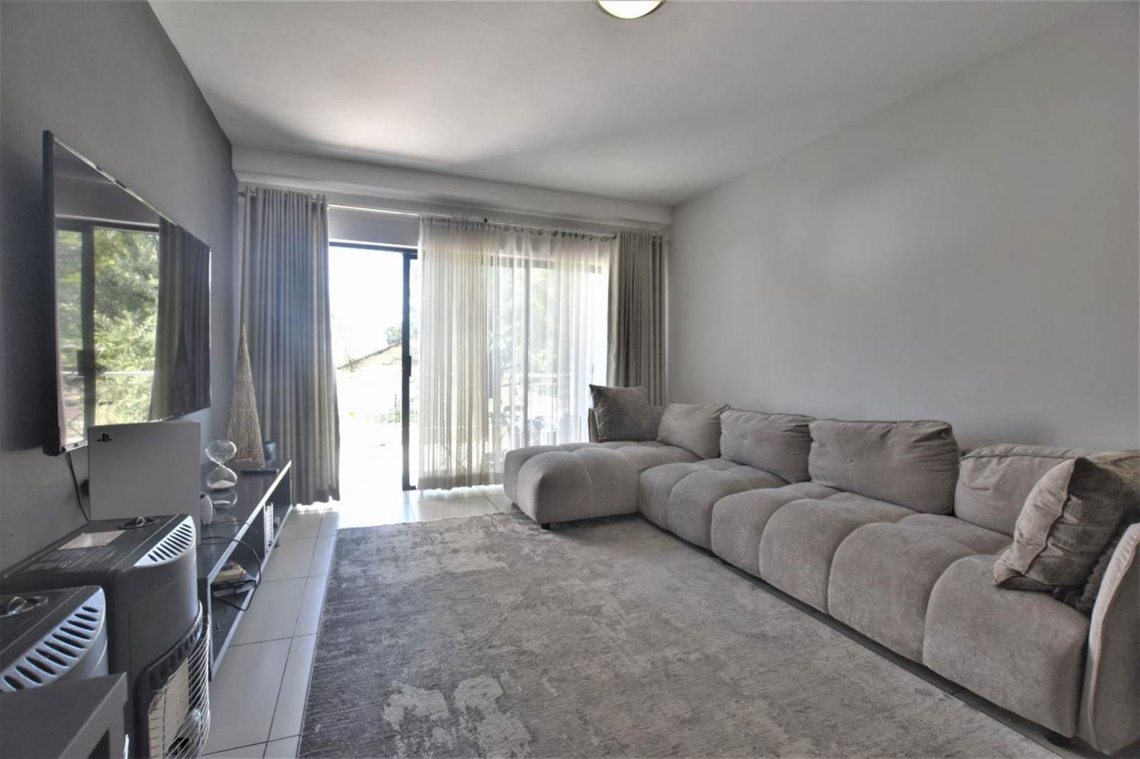 2 Bed Apartment in Rivonia photo number 1