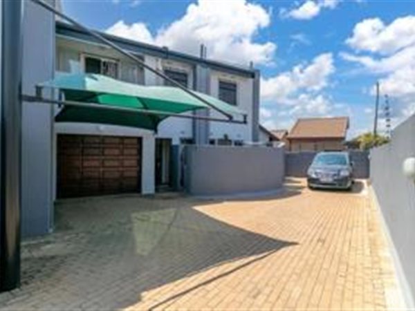 3 Bed Townhouse in Illiondale
