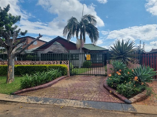 4 Bedroom House 4 Bedroom House