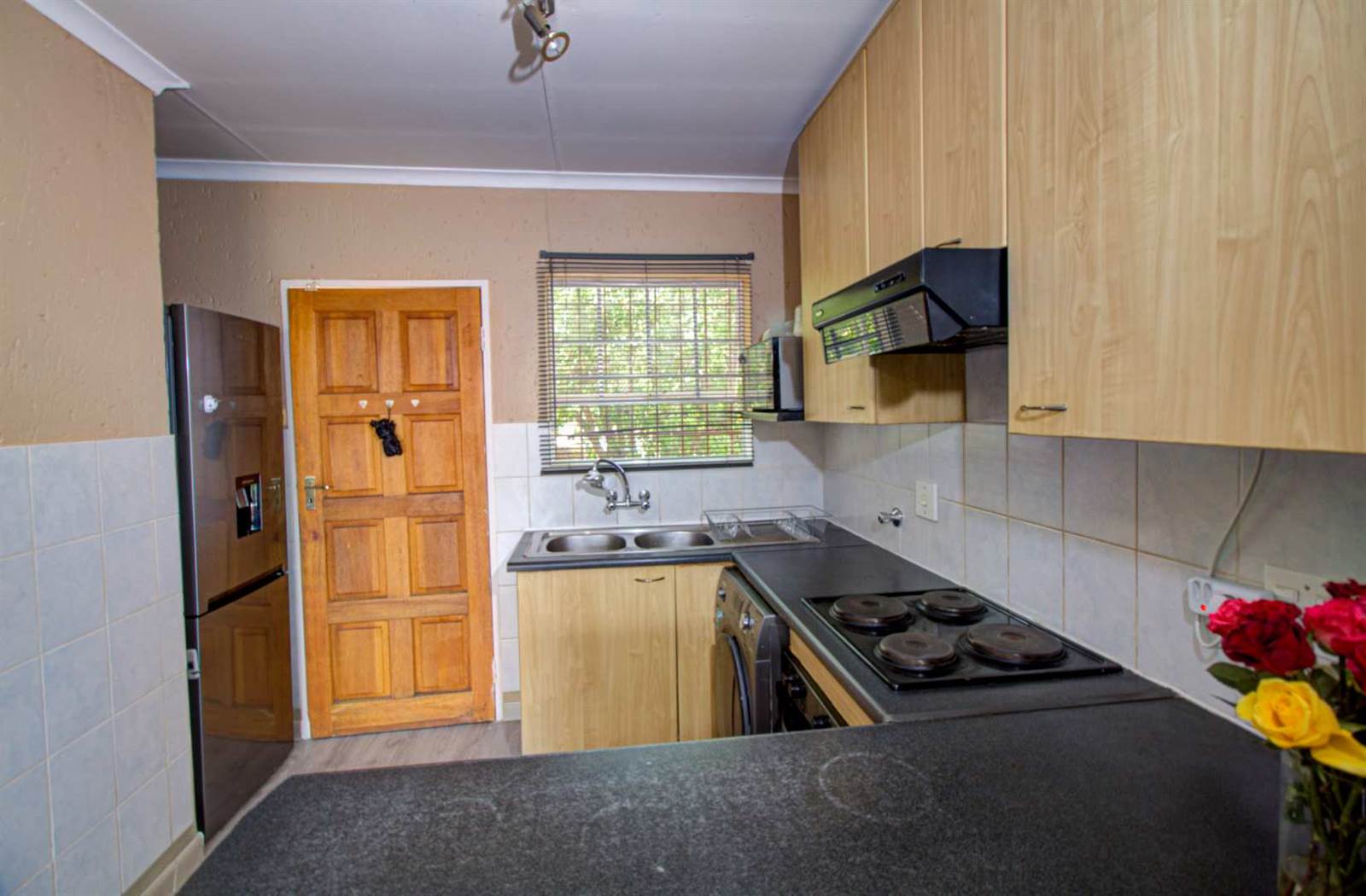 2 Bed Townhouse in Wilgeheuwel photo number 8