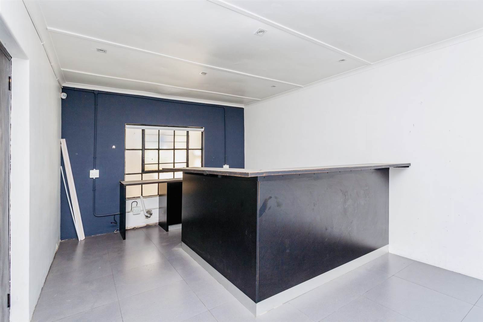 332  m² Commercial space in De Waterkant photo number 8