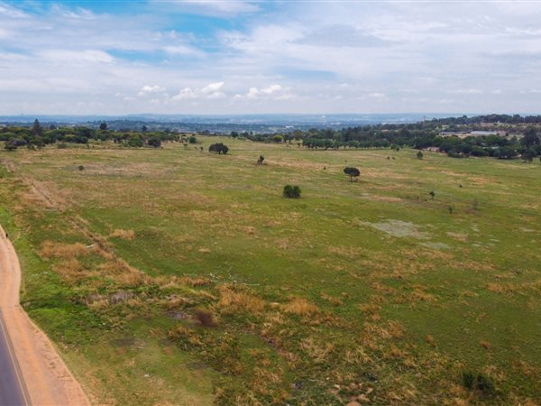 8.6 ha Land available in Blue Hills