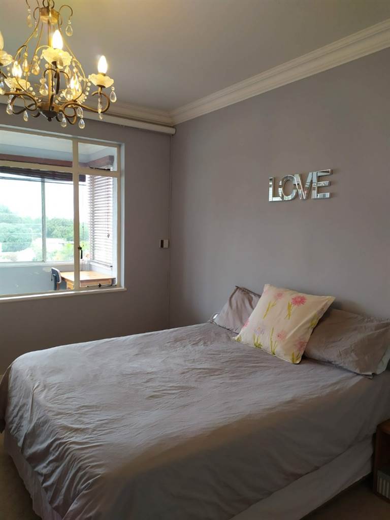 1.5 Bed Apartment in Morningside photo number 11
