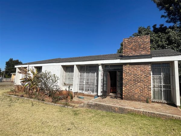 4 Bed House in Chloorkop