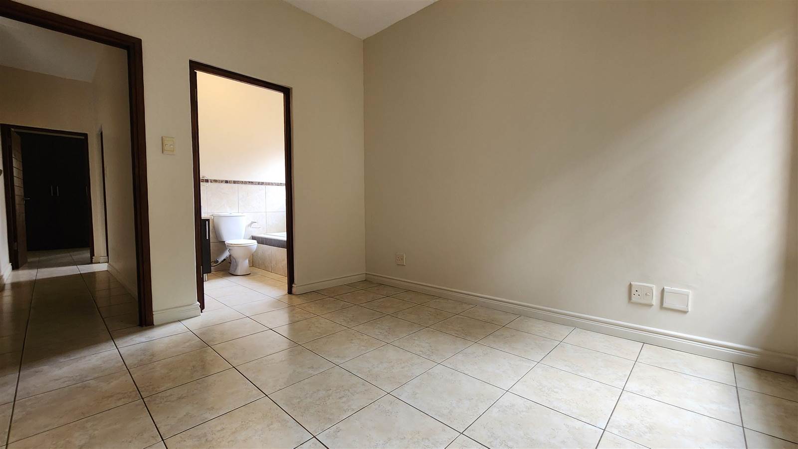2 Bed Apartment in Pretorius Park photo number 14