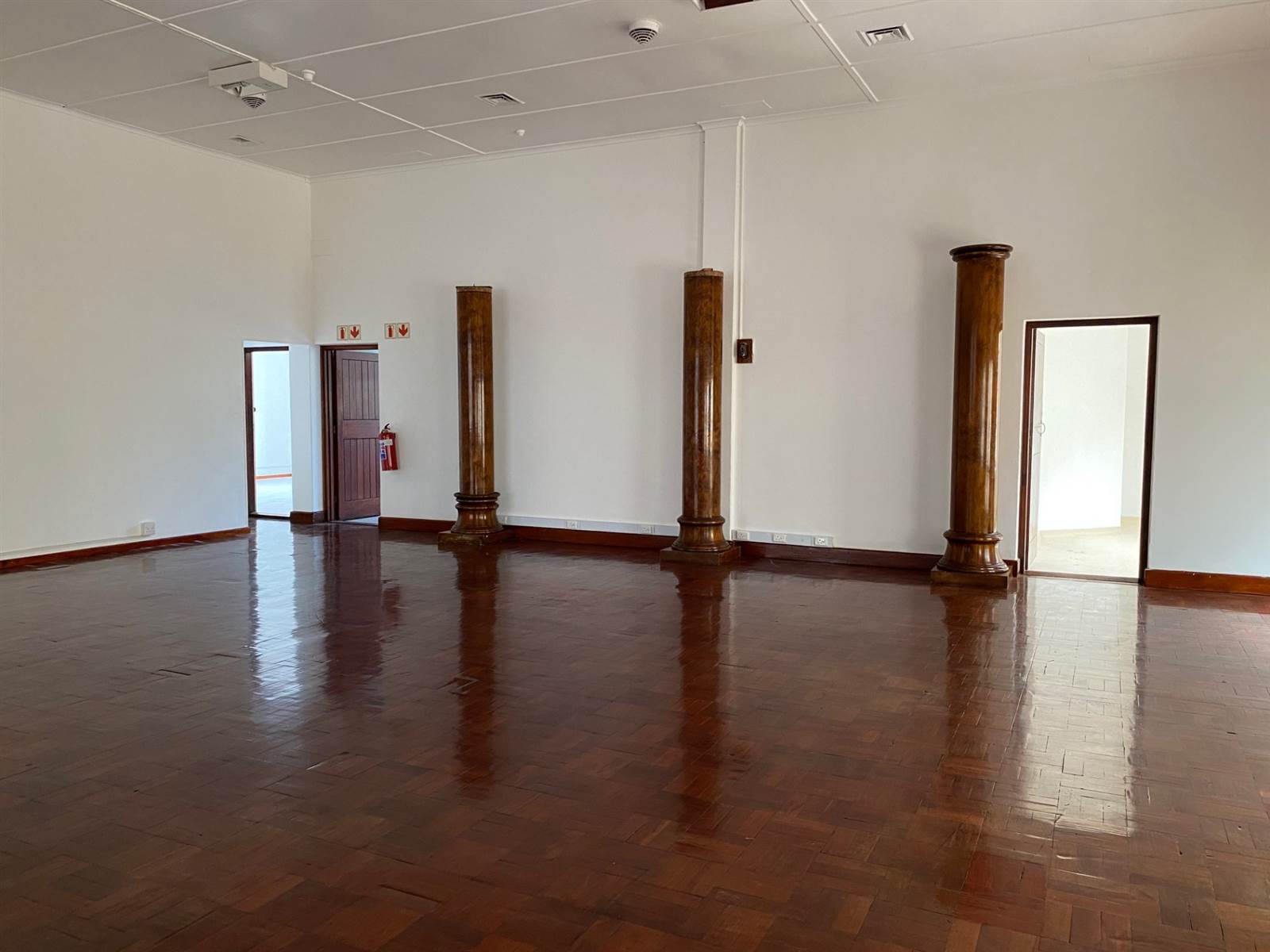 1280  m² Office Space in Muizenberg photo number 10