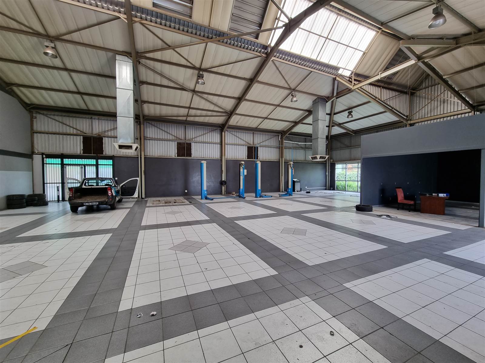 1350  m² Industrial space in Longmeadow photo number 4