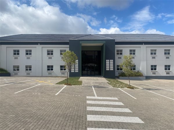 337  m² Commercial space in Halfway Gardens