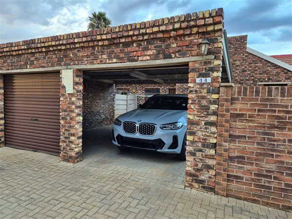 2 Bedroom Townhouse 2 Bedroom Townhouse