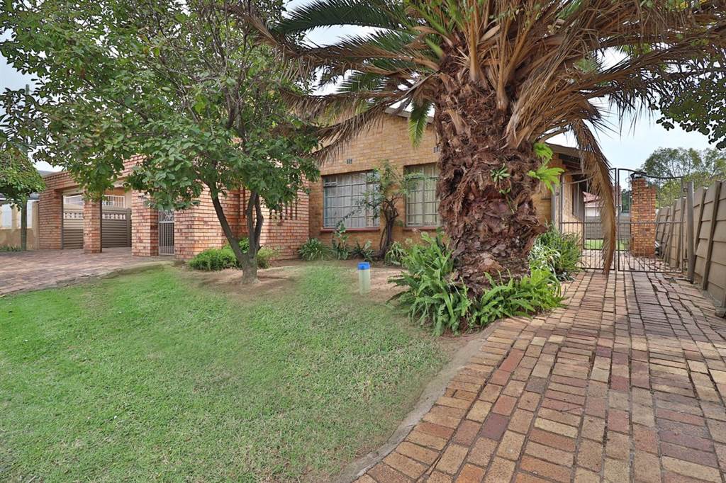 4 Bed House in Reiger Park photo number 21