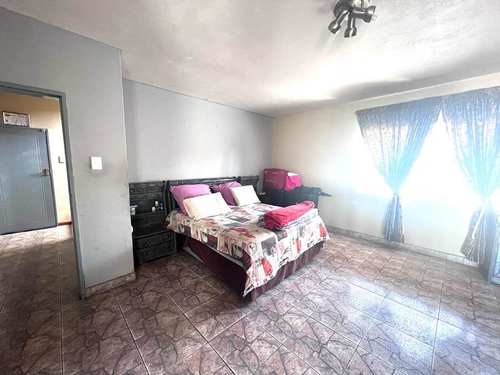3 Bed House in Lenasia South photo number 6
