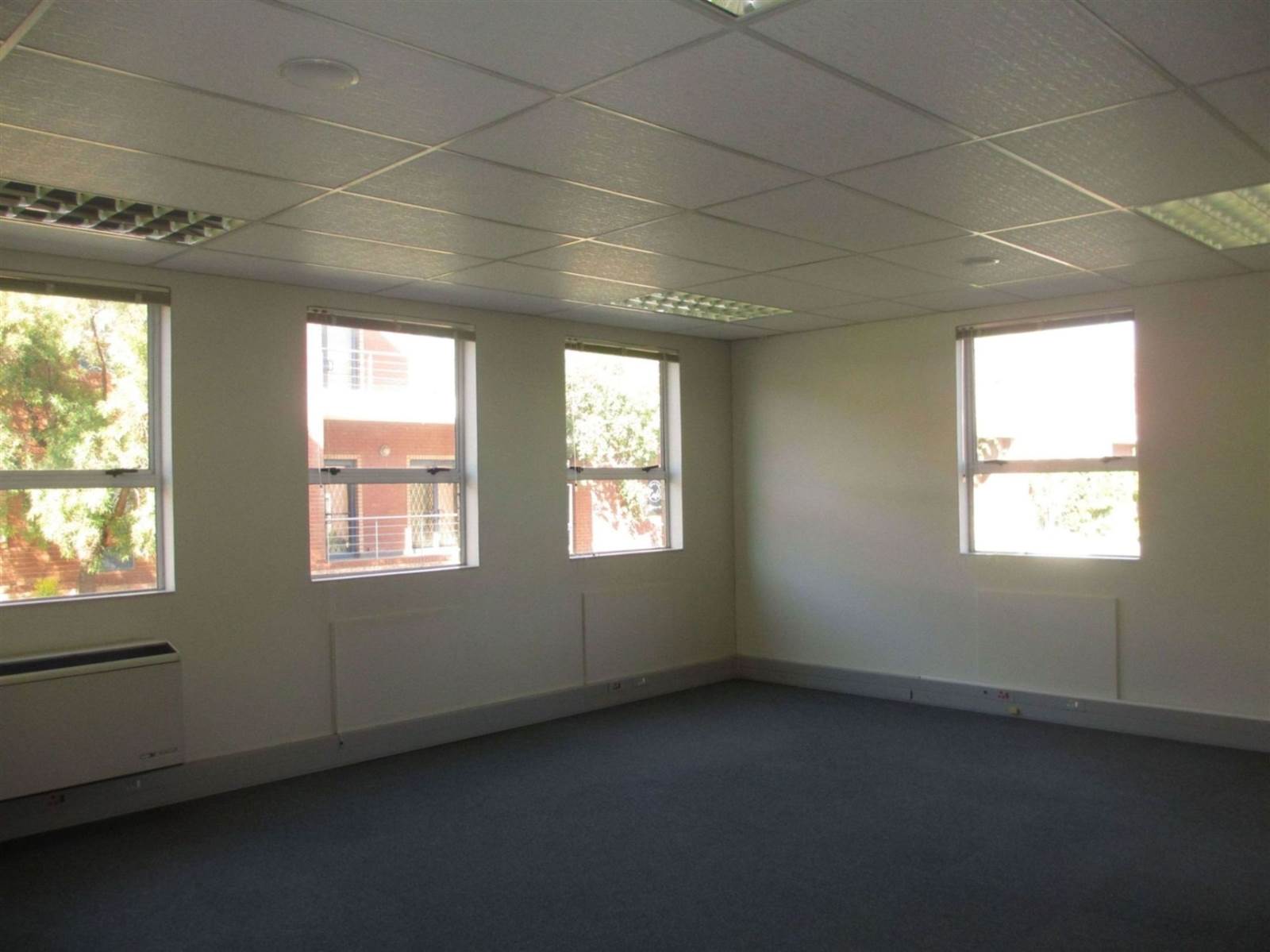 880  m² Commercial space in Fourways photo number 18