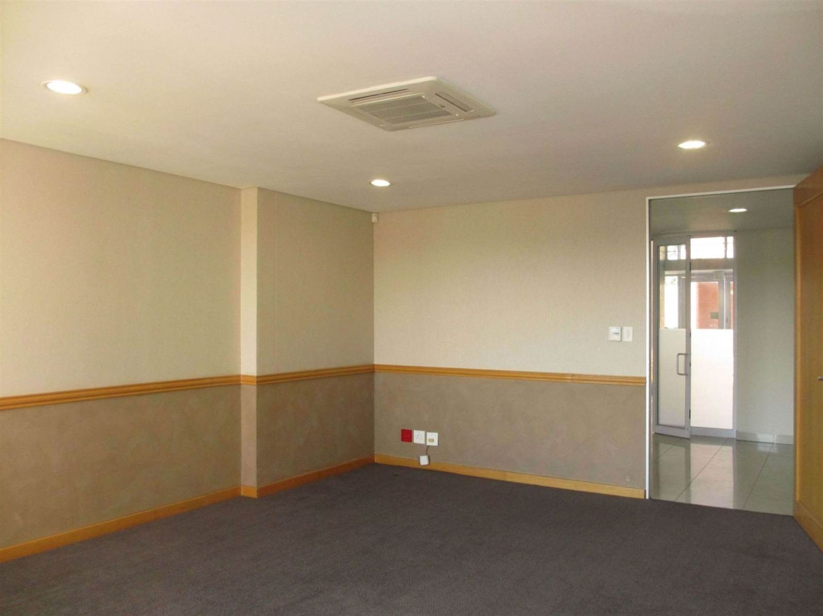 880  m² Commercial space in Fourways photo number 27