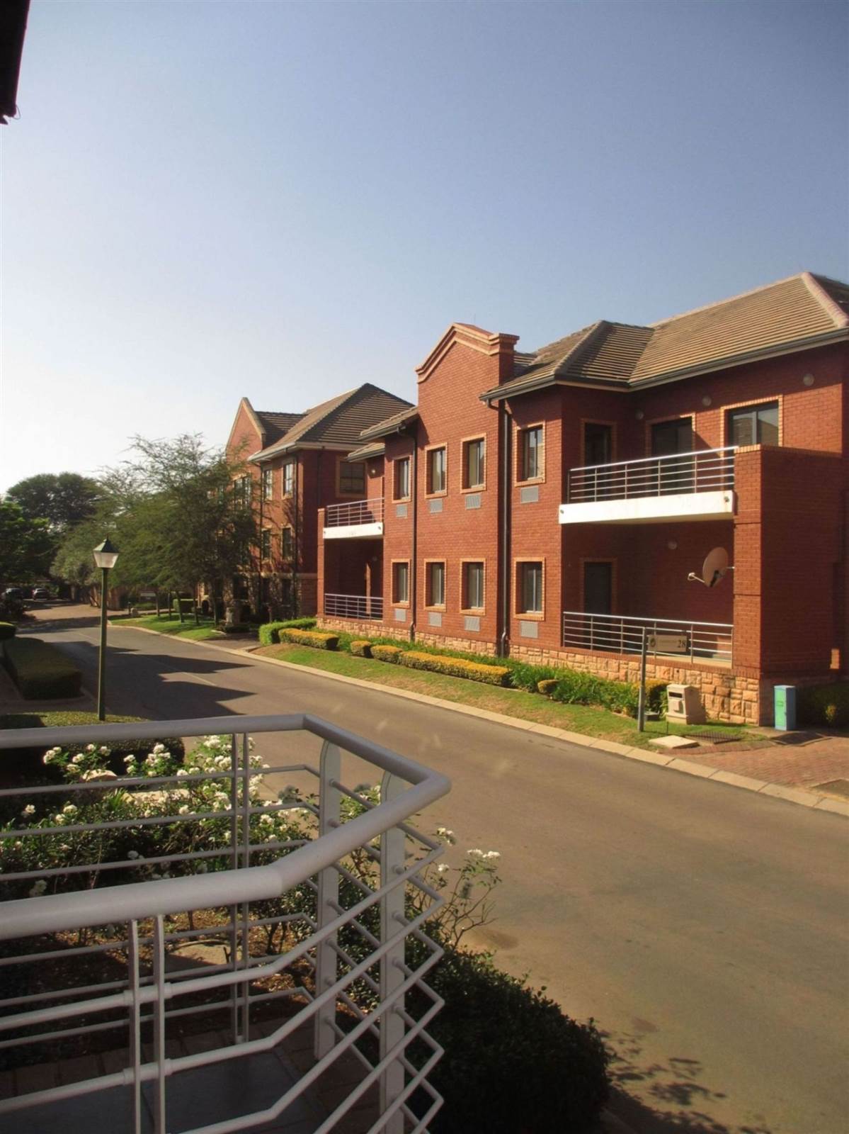880  m² Commercial space in Fourways photo number 10