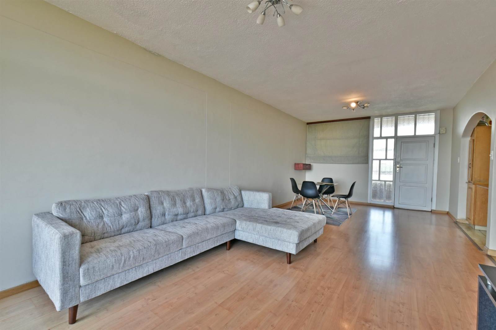 2 Bed Apartment in Bramley Park photo number 4