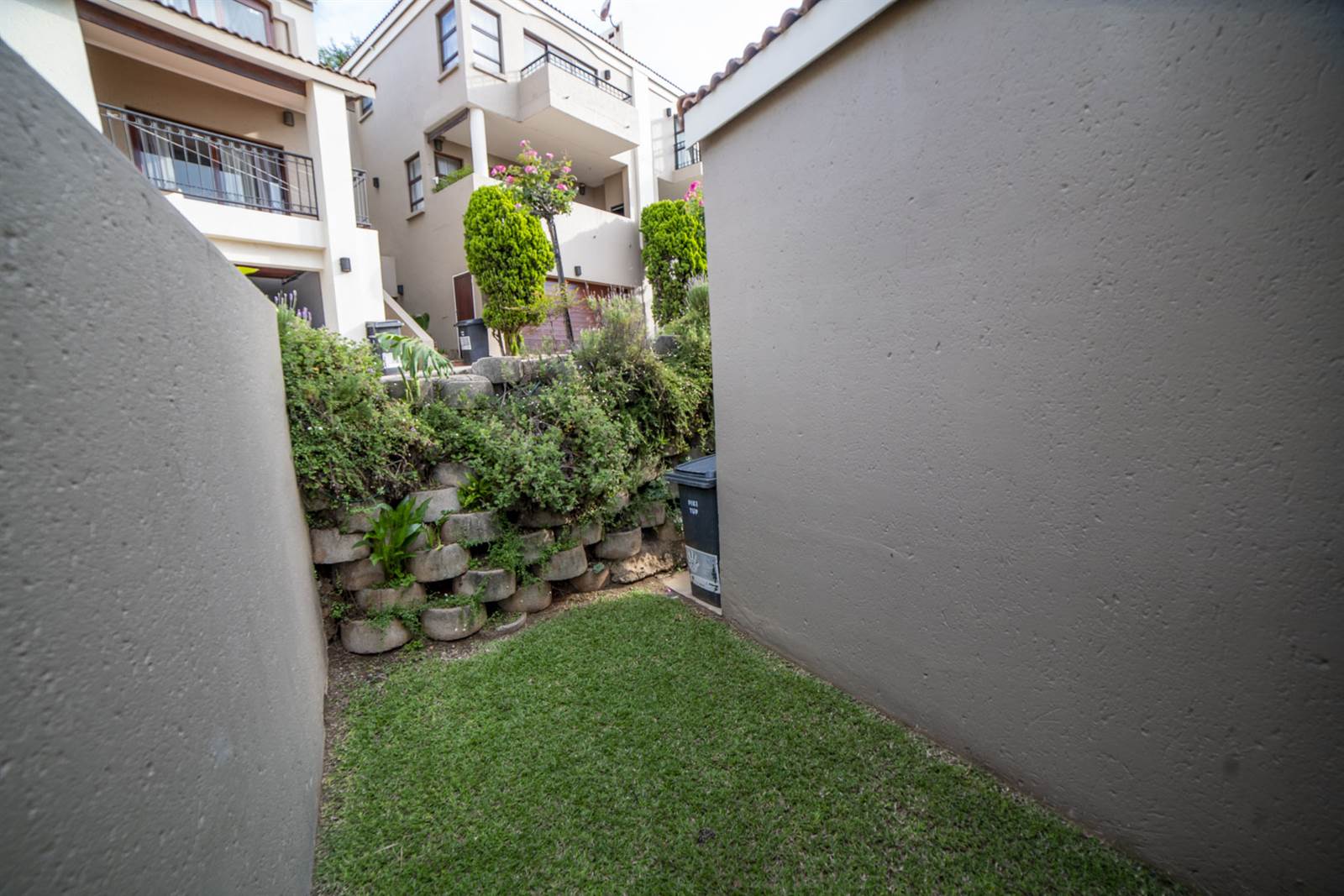 2 Bed Cluster in Northcliff photo number 15