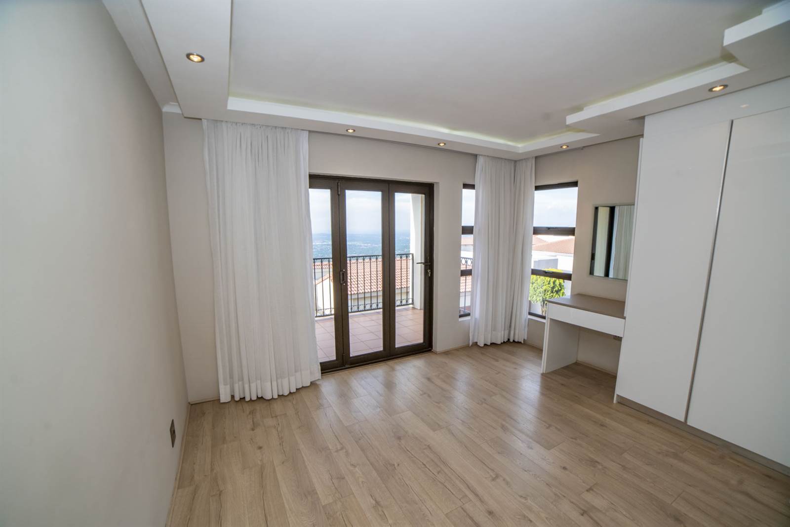 2 Bed Cluster in Northcliff photo number 8