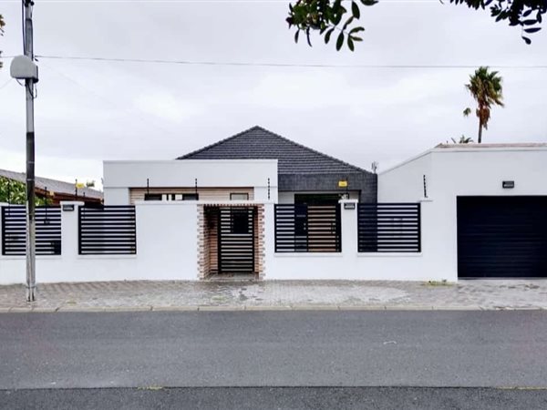5 Bed House in Lansdowne