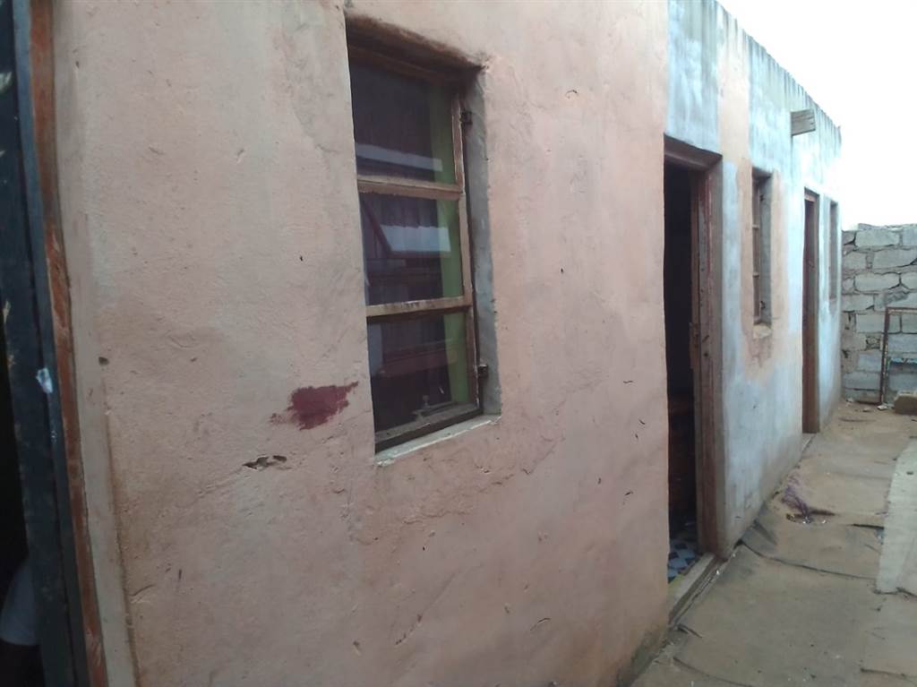 3 Bed House in Zwide photo number 15