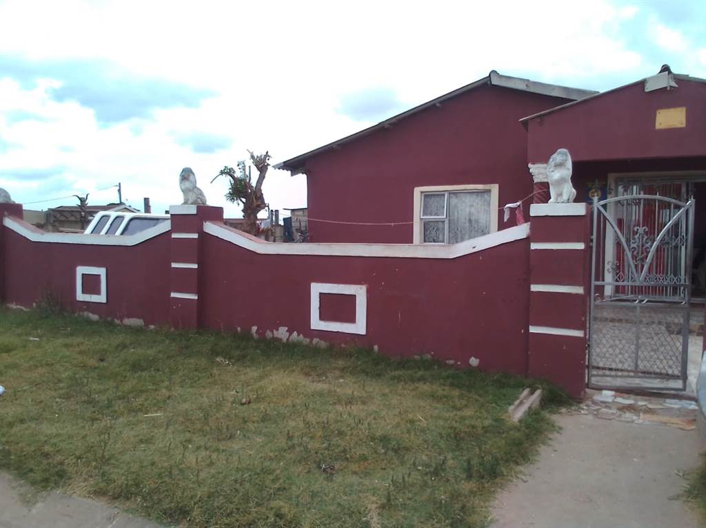 3 Bed House in Zwide photo number 17