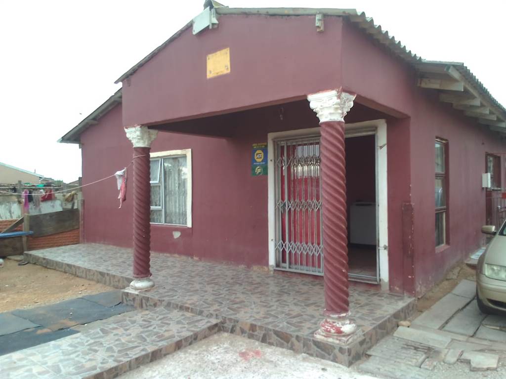 3 Bed House in Zwide photo number 2