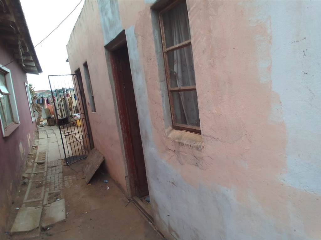 3 Bed House in Zwide photo number 14