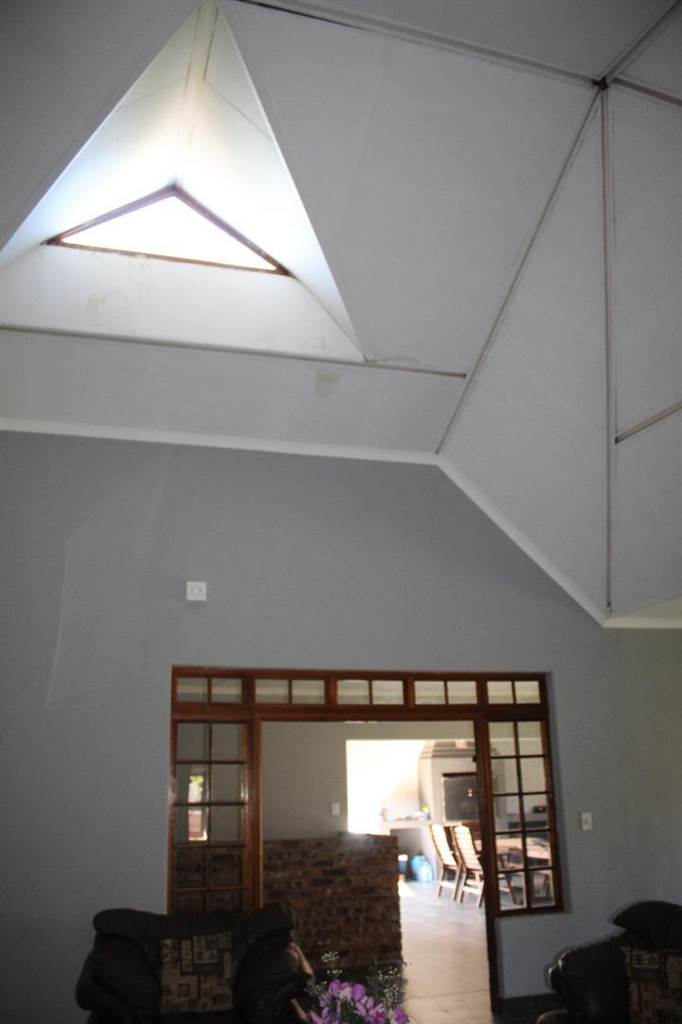 4 Bed House in Mookgophong (Naboomspruit) photo number 11