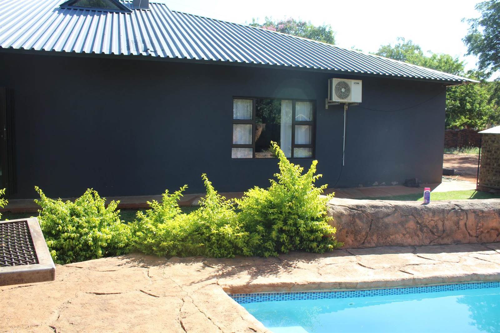 4 Bed House in Mookgophong (Naboomspruit) photo number 4