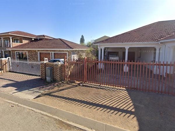4 Bedroom House 4 Bedroom House