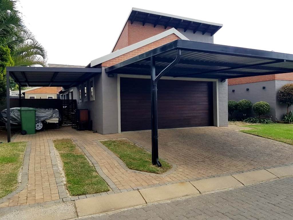 3 Bed Townhouse in Waterval East photo number 17