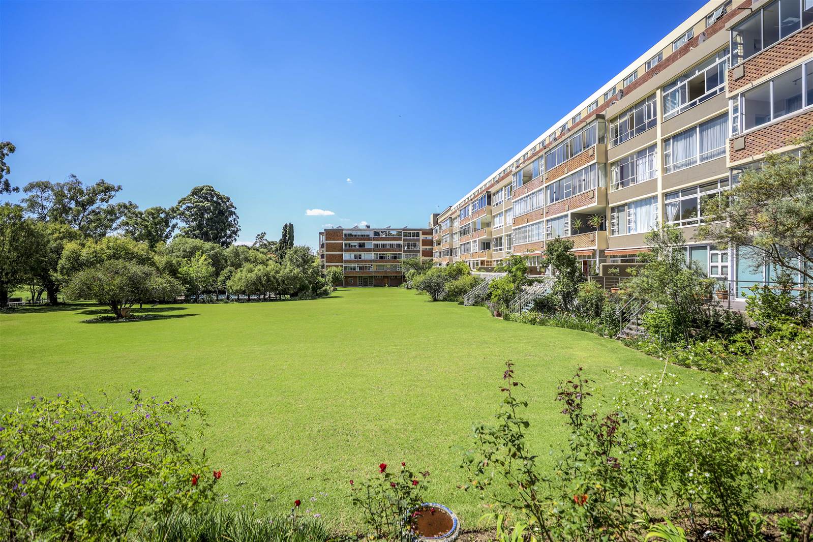 1 Bed Apartment in Illovo photo number 9
