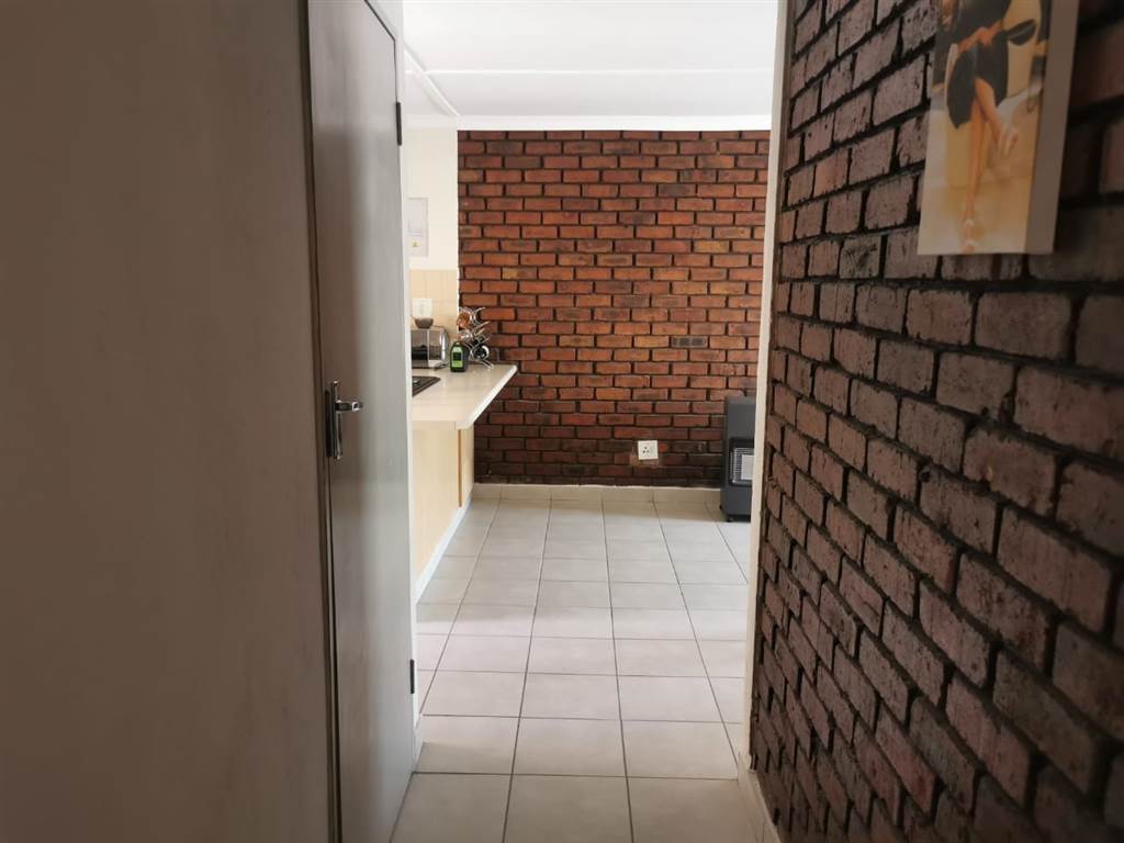 2 Bed Townhouse in Brakpan Central photo number 10