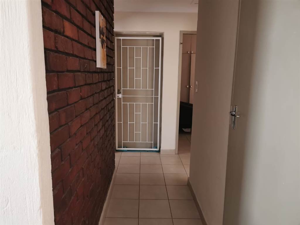 2 Bed Townhouse in Brakpan Central photo number 22