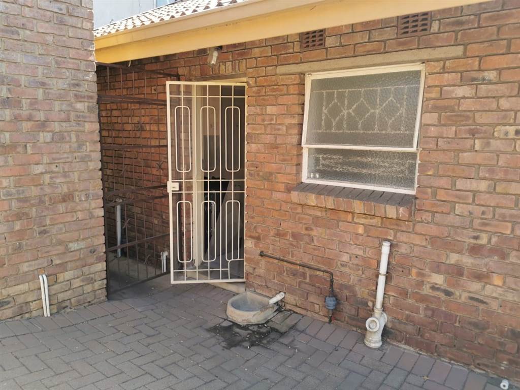 2 Bed Townhouse in Brakpan Central photo number 1