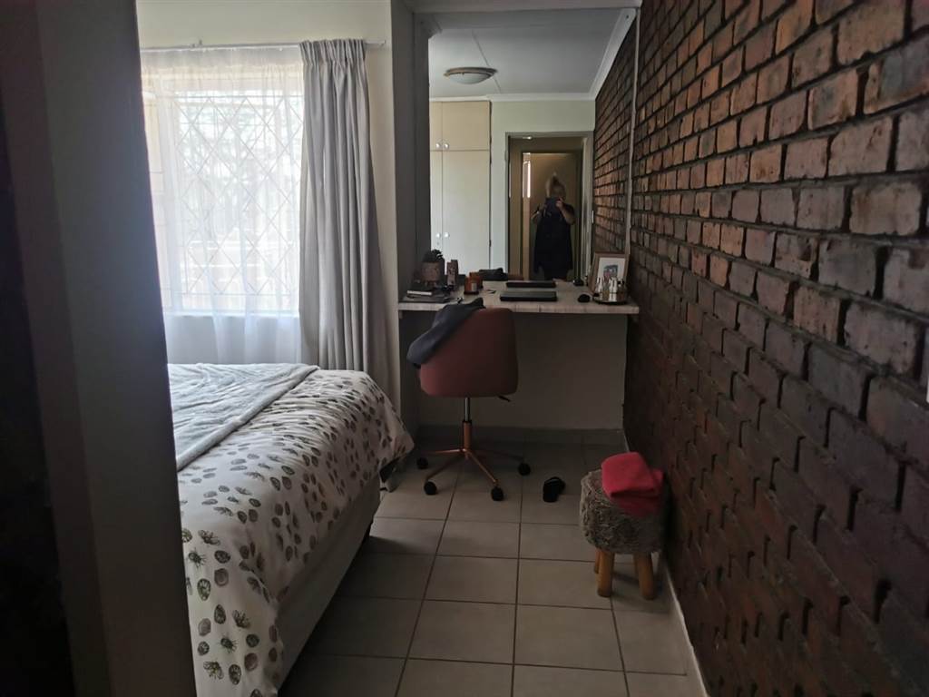2 Bed Townhouse in Brakpan Central photo number 12
