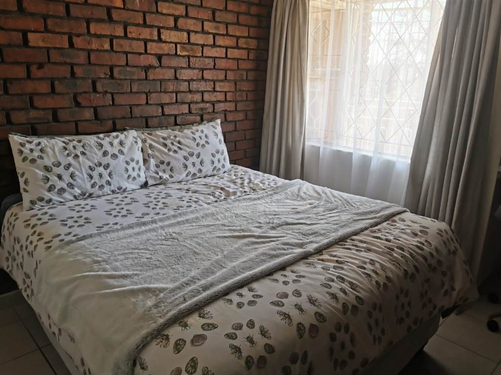 2 Bed Townhouse in Brakpan Central photo number 11