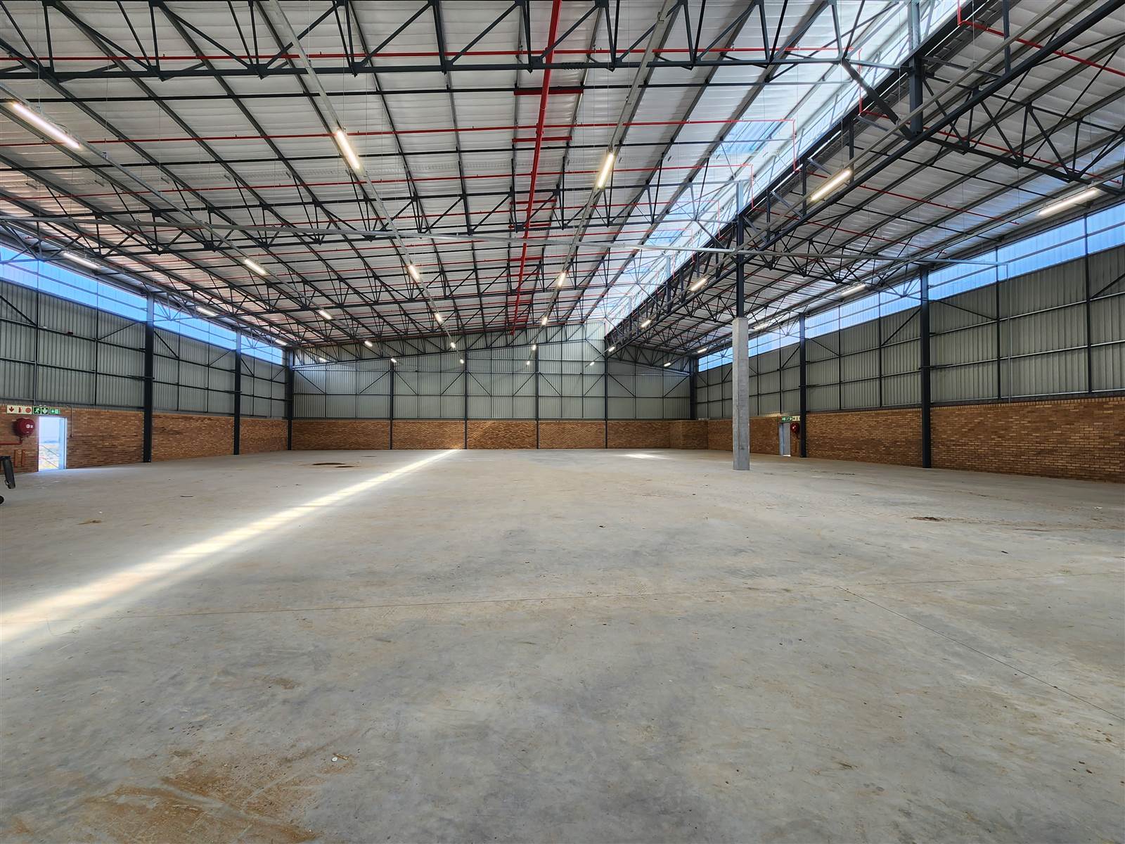 4500  m² Industrial space in Airport Park photo number 3