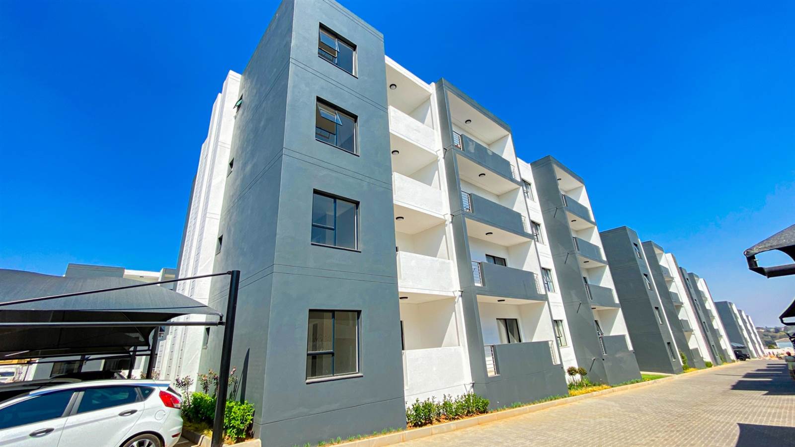 2 Bed Apartment in Kyalami photo number 4
