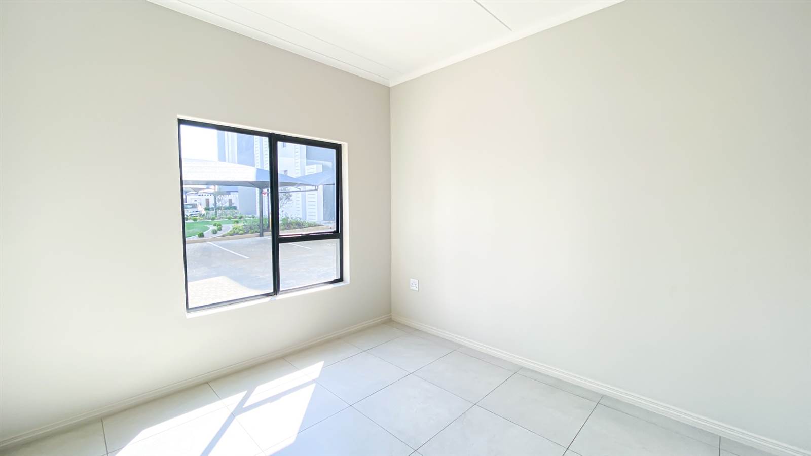 2 Bed Apartment in Kyalami photo number 15