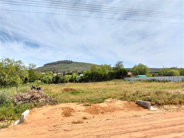 1 390 m² Land