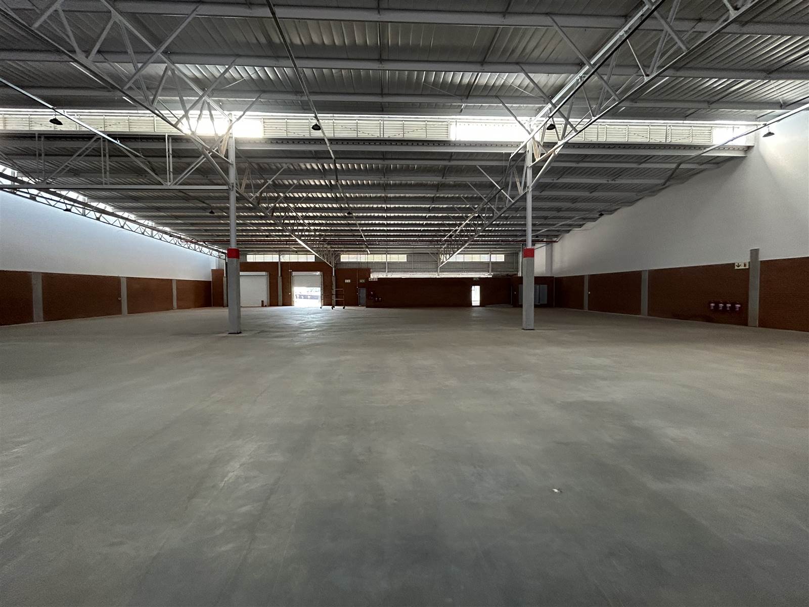 1524  m² Industrial space in Glen Marais photo number 4