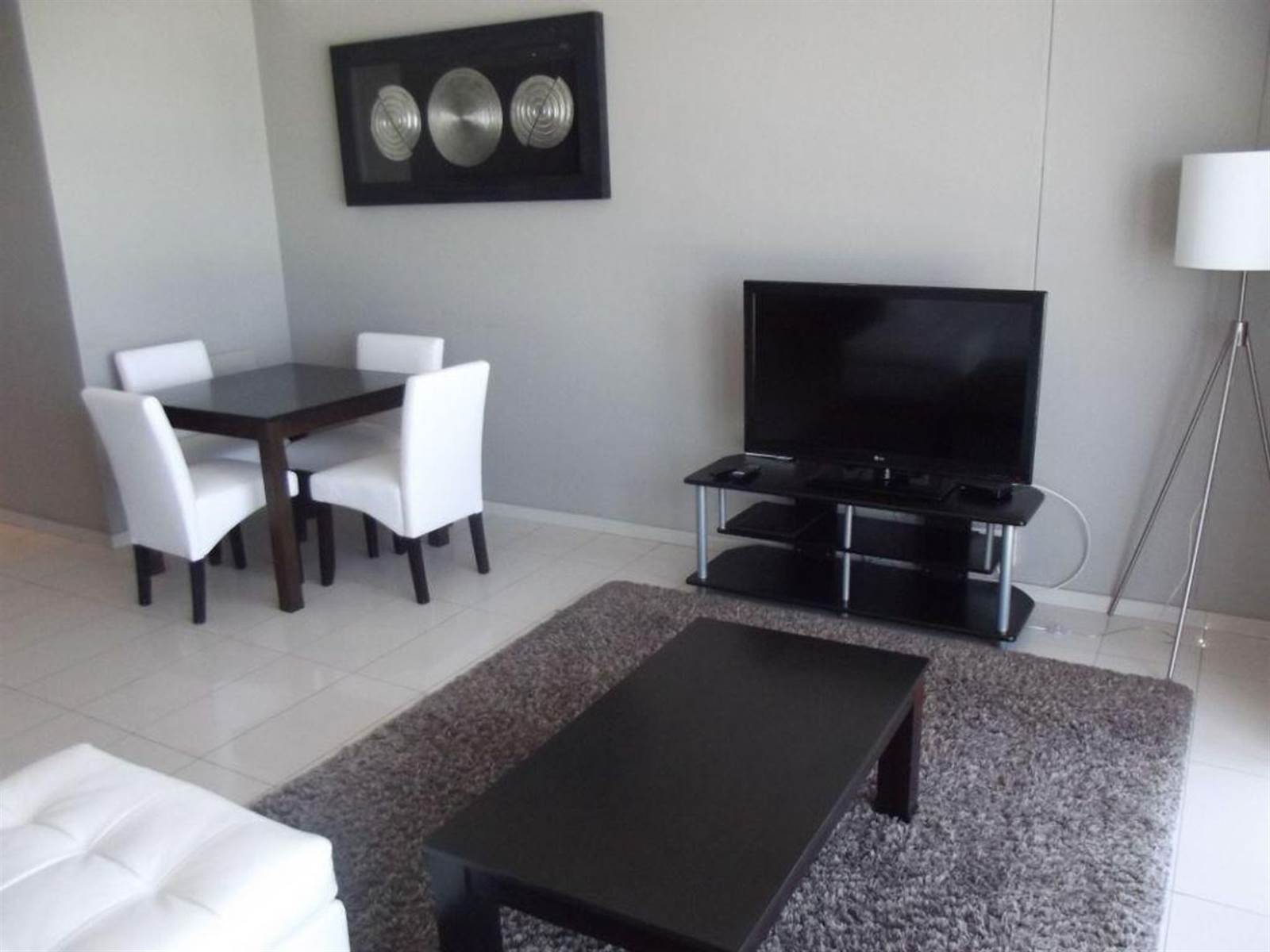 2 Bed Apartment in Tableview photo number 8